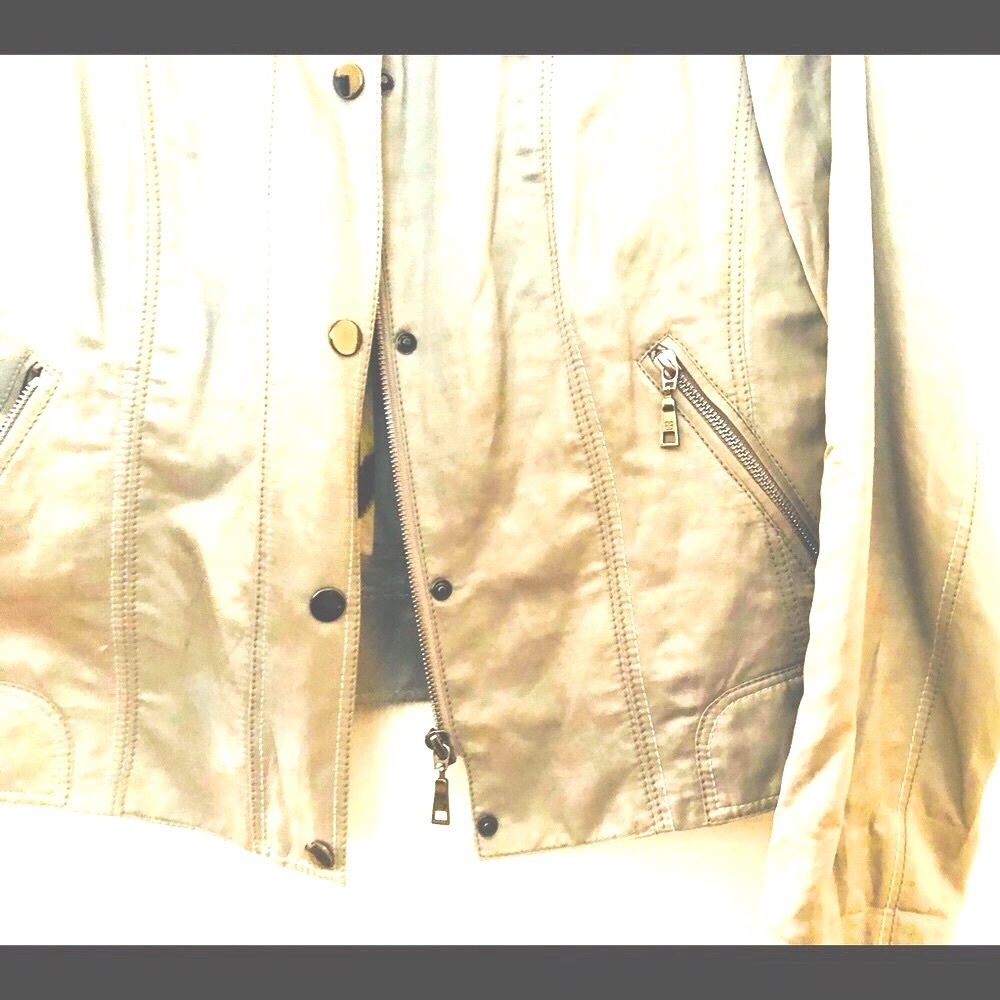 Basler cropped jacket. lots of details. - Picture 7 of 8